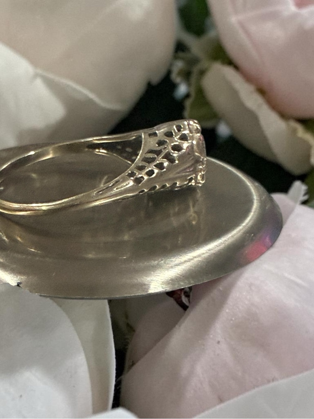 1930s Art Deco 14K White Gold Diamond Filigree Ring Size 6 - Picture 5 of 8